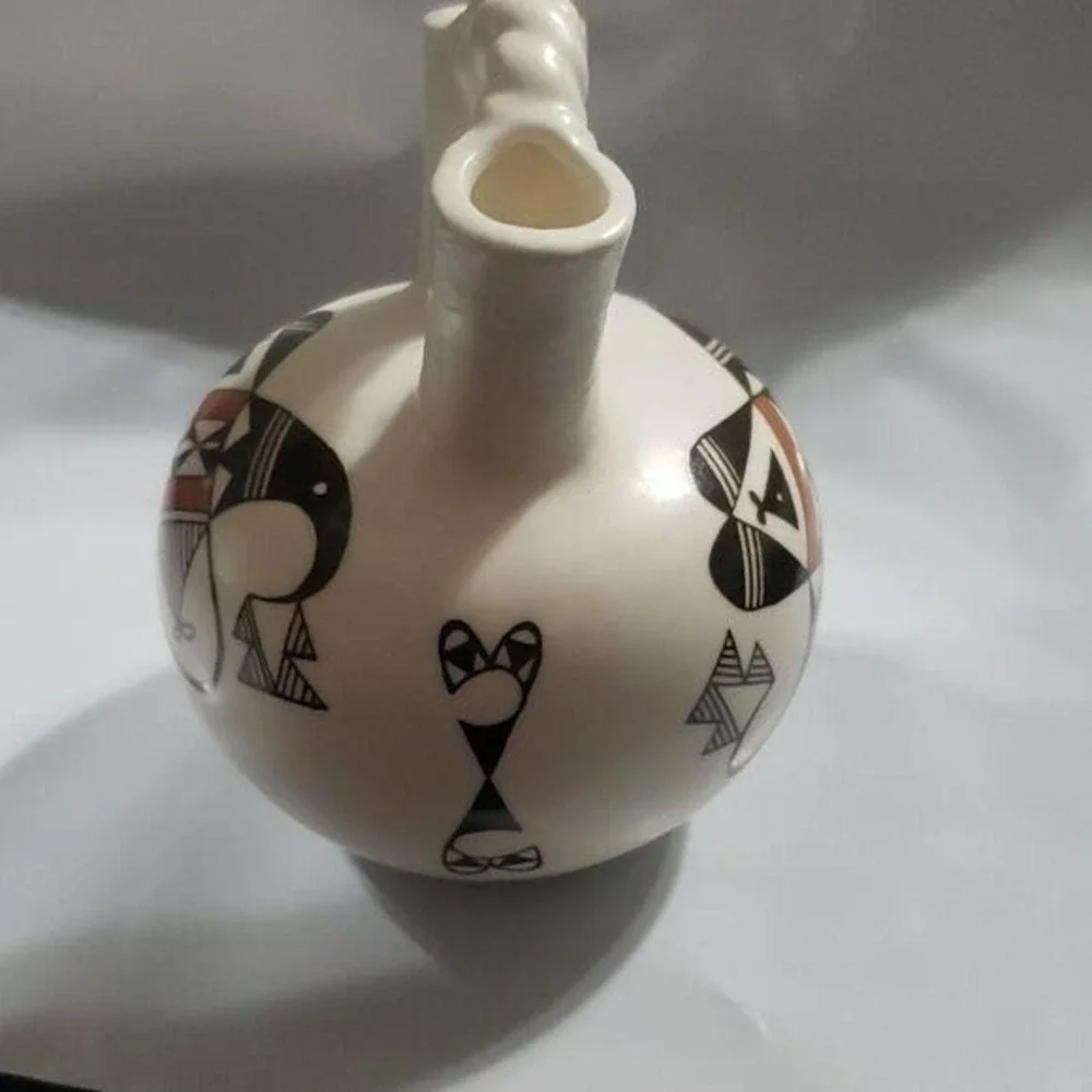Vintage 1984 American‎ Indian Life and Legends Laguna Wedding Vase Pottery Japan